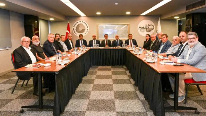 İYİ Parti Heyeti Antalya’da Ekonominin Nabzını Tuttu