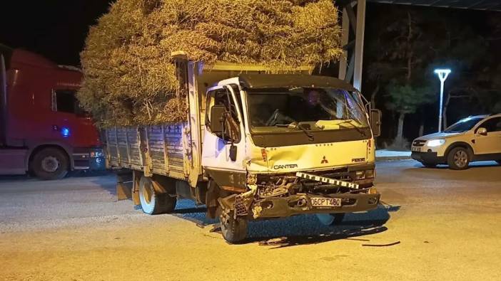 Kamyonetiyle Otomobillere Çarpıp Kaçtı! Burdur Polisi O Sürücüyü Arıyor