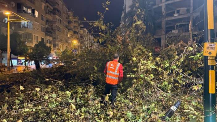 Antalya’yı dolu ve sağanak vurdu! Ekipler harekete geçti