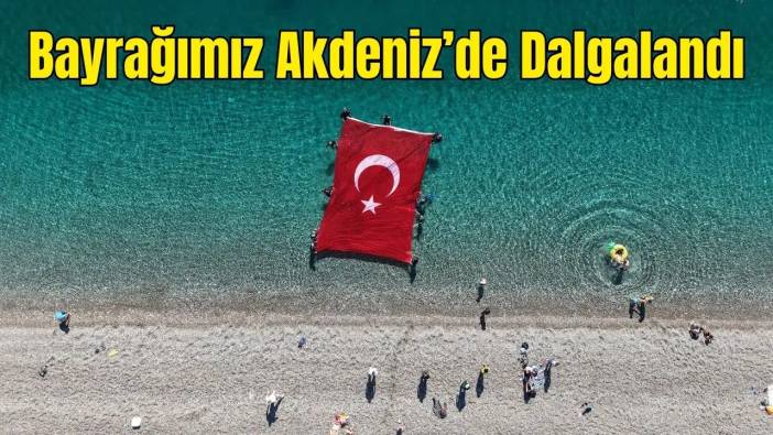 Antalyalı Dalgıçlar Cumhuriyet İçin Akdeniz'de Bayrak Açtı
