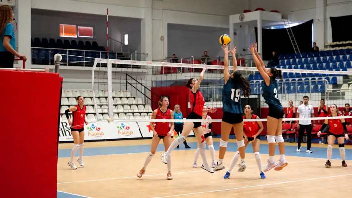 Filenin Akrepleri Evinde Denizli Büyükşehir'e Set Vermeden 3-0 Kazandı