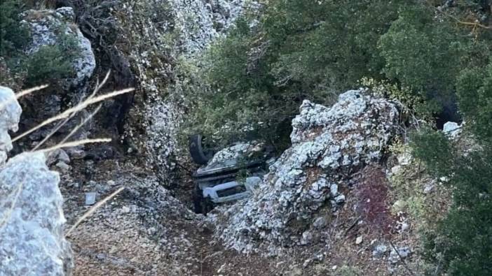 Mersin’de Kontrolden Çıkan Otomobil Uçuruma Yuvarlandı!