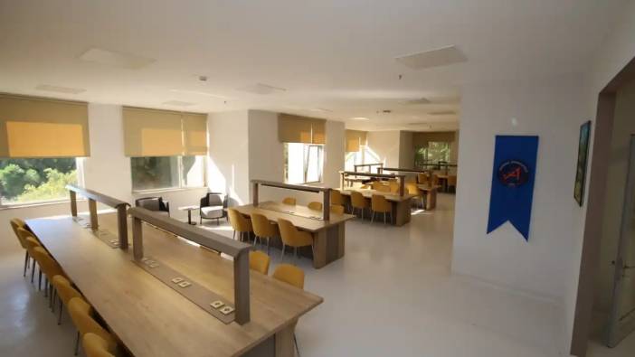 Akdeniz Üniversitesi'nden Öğrencilere Kütüphane Sürprizi