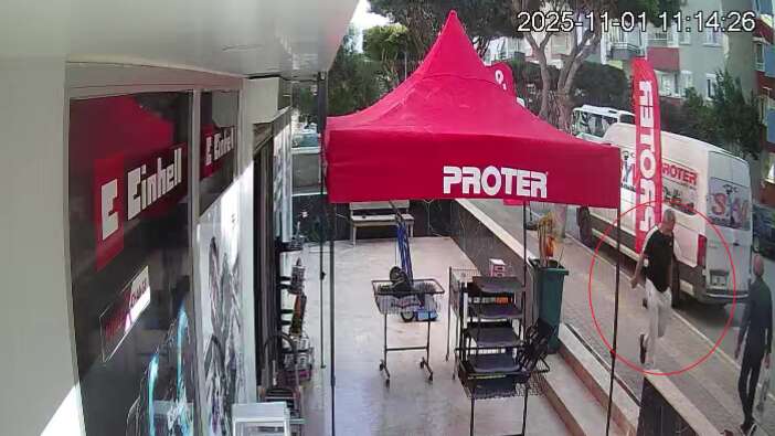 Antalya'da Eline Bıçağı Alıp Herkese Saldırdı! Bıçaklı Saldırgan Adım Adım İzlenip Yakalandı