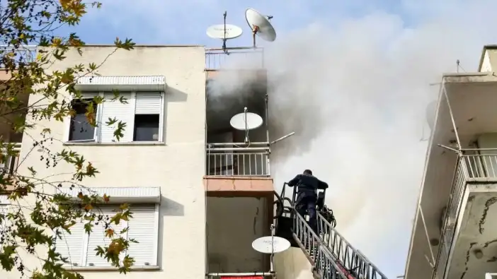 Antalya’da Apartman Dairesi Küle Döndü! Ev Sahibi Gözyaşlarına Boğuldu