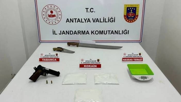 Antalya'nın 3 ilçesinde Operasyon: Uyuşturucu da Çıktı, Pala da!