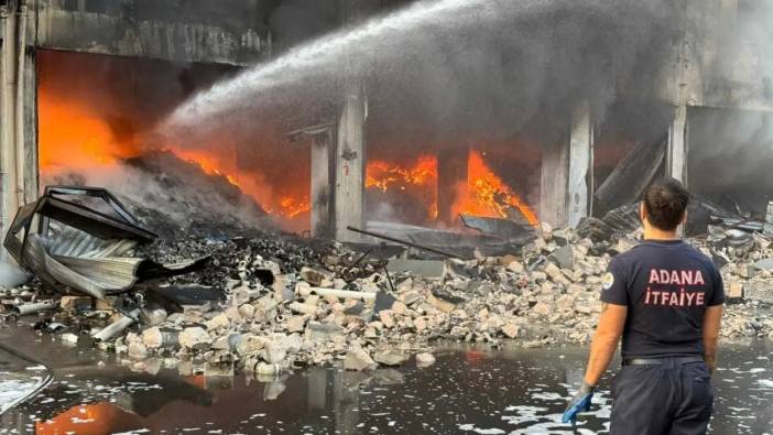 Adana’da Hırdavat Dükkanında Başlayan Yangın Ticaret Merkezini Sardı!