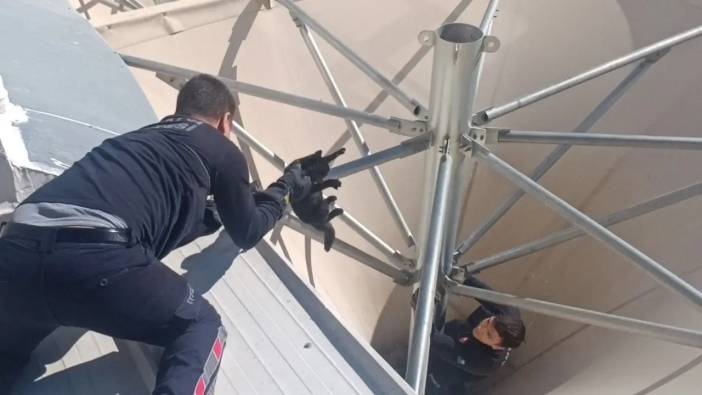 Manavgat’ta Kedinin Çatı Keyfi Krize Dönüştü! İmdadına İtfaiye Yetişti