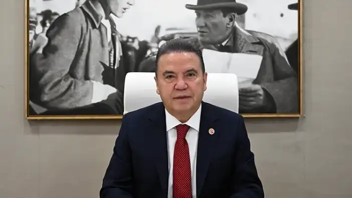 Muhittin Böcek’ten 10 Kasım Mesajı: “Tutuklu Olsam da Özgürüm, Çünkü Senin Fikirlerinle Özgürüm”