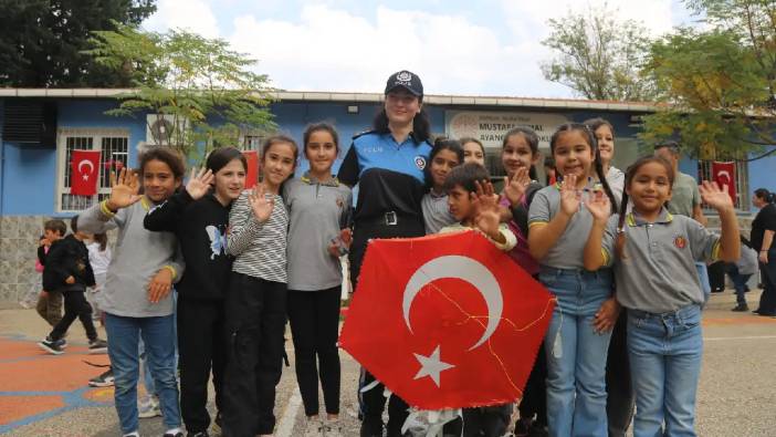 Antalya Emniyeti Mutluluğu Gökyüzüne Taşıdı! Polis ve Çocuklar El Ele