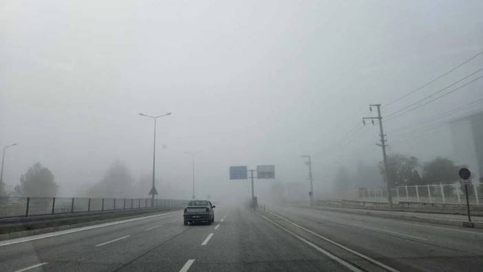 Antalya-Burdur Yolunu Sis Esir Aldı! Zor Anlar Böyle Görüntülendi