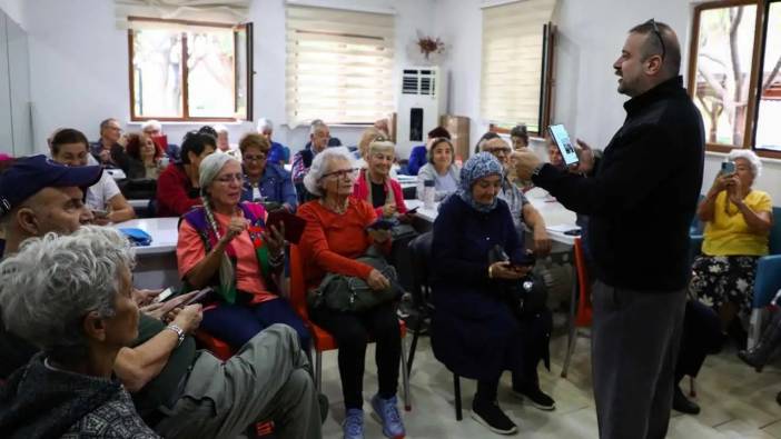 Antalya’da Akıllı Telefon Kursu Başladı: Yaş Almış Ellere Dijital Dokunuş!