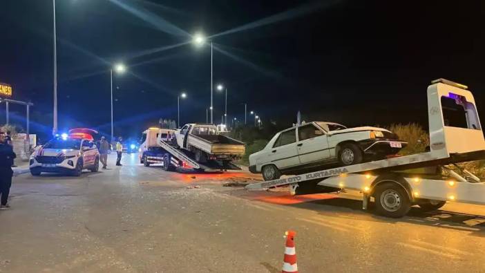 Alanya'da İki Otomobil Kafa Kafaya Çarpıştı! Kazada 2 Kişi Yaralandı