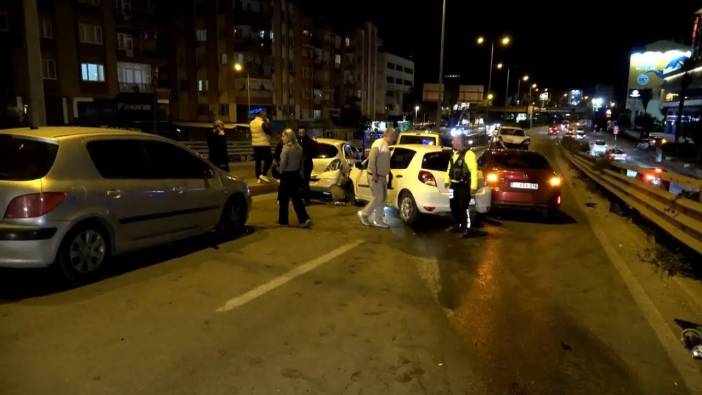 Antalya’da 6 Araç Birbirine Girdi! Kilitlenen Kavşak Trafiğe Kapandı