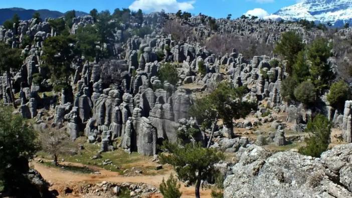 Antalya’nın Gizli Hazinesi: Adam Kayalar Nerede, Nasıl Gidilir?