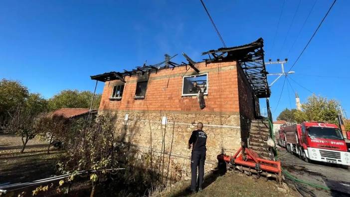 Burdur’da Yangını Paniği: 2 Katlı Ev Alevlere Teslim Oldu!