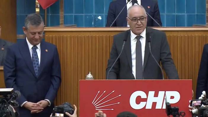 CHP’de Sürpriz Transfer! Özgür Özel Rozetini Taktı