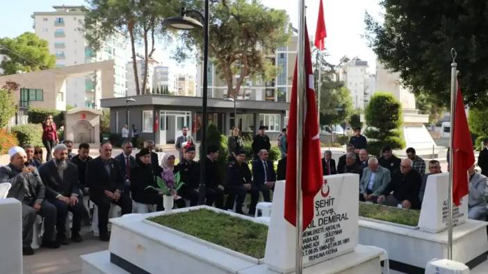 Antalyalı Şehit Gökhan Korkut'un Kabri Başında Dualar Edildi