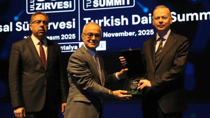 Ulusal Süt Zirvesi Antalya’da Başladı: Sürpriz Mevzuat Açıklaması!