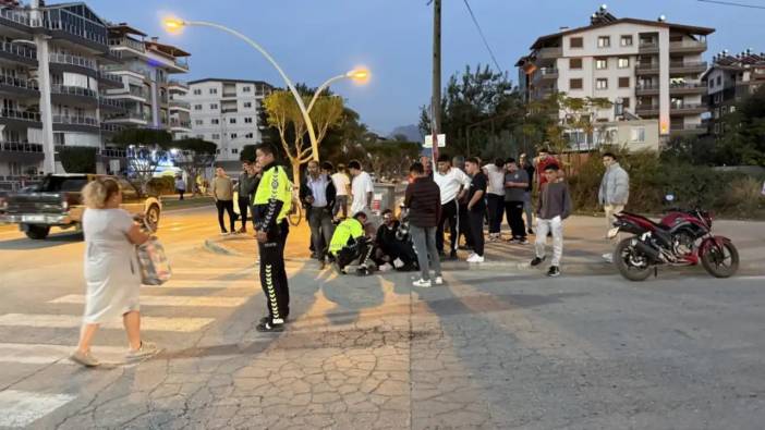 Gazipaşa'da Otomobil ile Motosiklet Çarpıştı! Motosiklet Sürücüsü Yola Savrularak Yaralandı