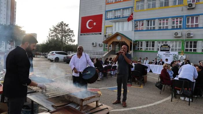 Adana Usulü Öğretmenler Günü Mangal Ateşiyle Şenliğe Döndü