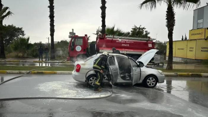 Manavgat’ta Seyir Halindeki Otomobil Alev Aldı! Sürücü Canını Zor Kurtardı