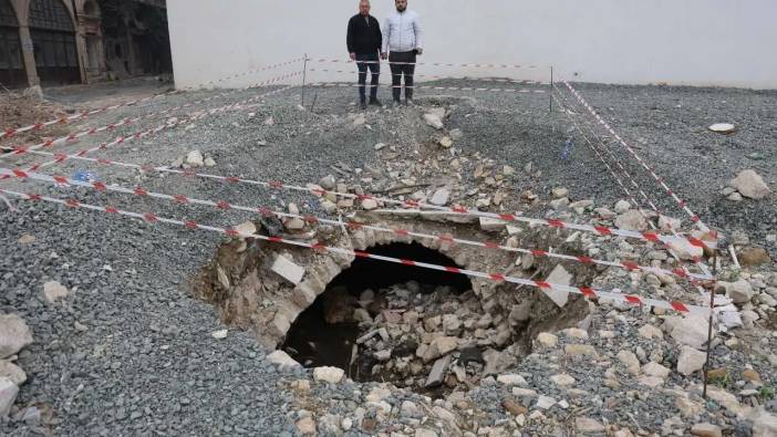 Hatay’da Depremde Yıkılan Binanın Altından Tarihi Su Kanalı Çıktı!