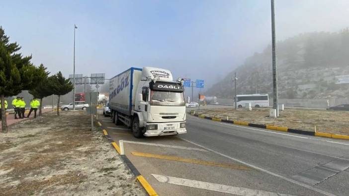 Burdur’da Ters Şeritte Giden Kamyon Şoföründen Gazetecilere İlginç Tepki!