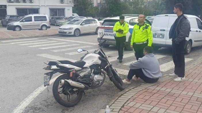 Manavgat'ta Motosiklet ile Otomobil Çarpıştı Motosiklet Sürücüsü Tedaviyi Reddetti