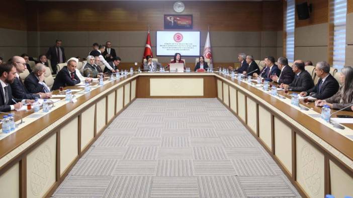 TBMM’de CHP–AKP Gerilimi: ‘Öcalan ziyareti’ tartışması komisyonda alevlendi!