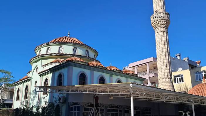Serik’te Fırtına ve Şimşek Camiyi Vurdu