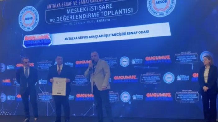 Süleyman Şahin’den plaket protestosu