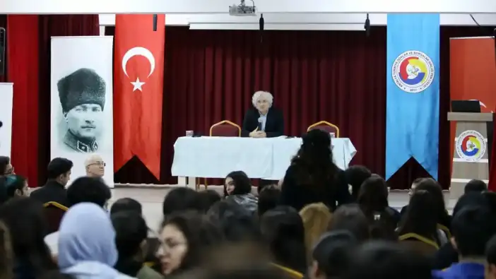 Antalya’da Fen Lisesi Öğrencileri, Dünyaca Ünlü Cerrahı Dinledi