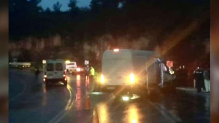 Antalya’da Yağmur Kazaya Davetiye Çıktı: 2'si çocuk 5 Yaralı