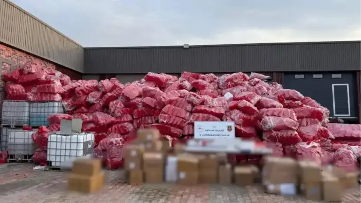 Uzmanlar Uyarmıştı! Yılbaşı Öncesi Kepez'de 52 Bin Litre Kaçak Alkol Ele Geçti