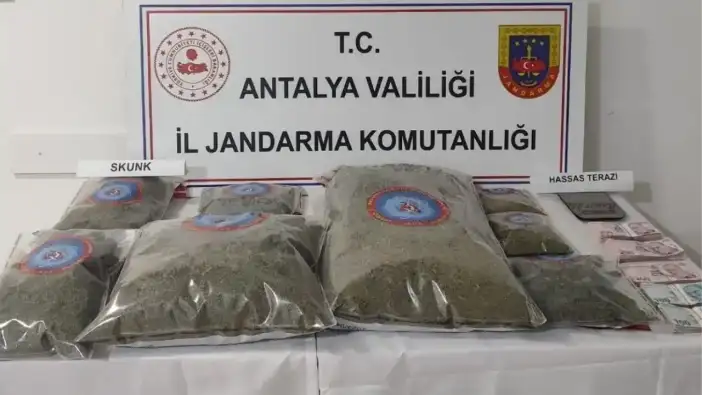 Jandarmadan Konyaaltı ve Elmalı’da Narkotik Darbesi
