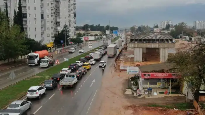 Antalya Trafiğini Rahatlatacak Kavşak Projesine Pideci Engeli!