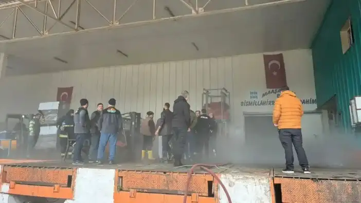 Antalya’da Soğuk Hava Deposunda Korkutan Yangın