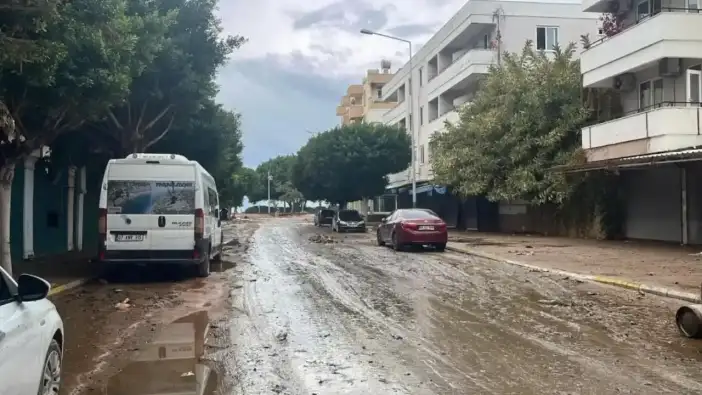 Şiddetli Yağış Sonrası Alanya’yı Sel Vurdu! Selin Ardından Tahribat Ortaya Çıktı