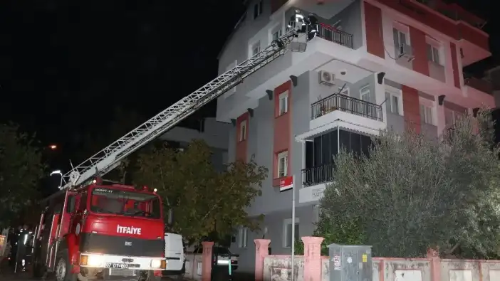 Kepez’de Apartman Yangını: Alevler Paniğe Yol Açtı