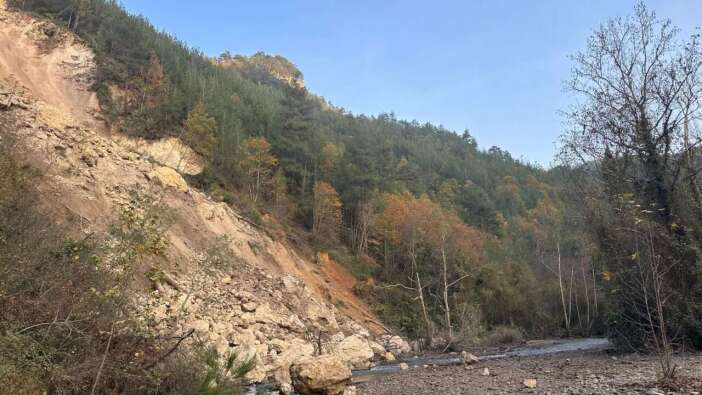 Hatay’da Heyelan: Ekipler Bölgeye Sevk Edildi