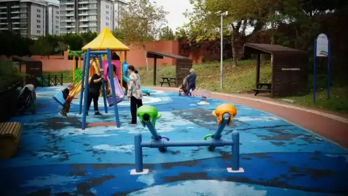 Konyaaltı'nda Çocuklar İçin Güvenli Alan: Tüm Parklar 24 Saat İzlenecek!