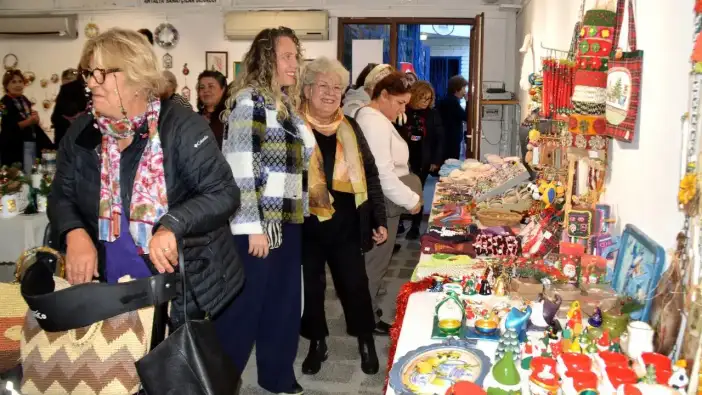 Antalya’da Kadın Sanatçılardan Yeni Yıl Hediyeleri Sergisi