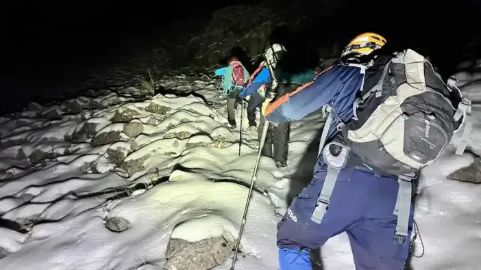 Adana’da Tırmanış Macerası Kabusa Döndü: 3 Genç Mahsur Kaldı!