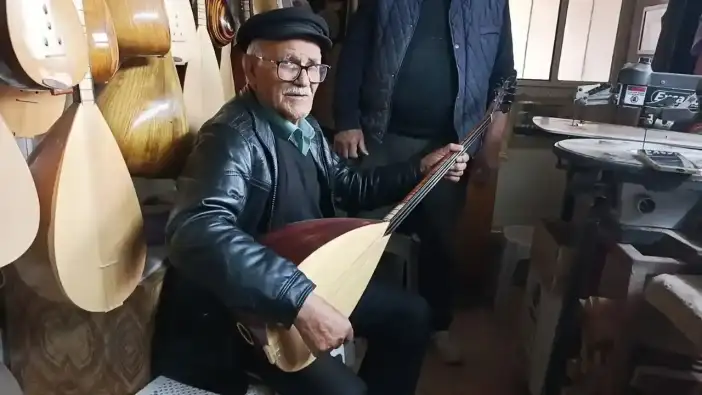 Burdur'da Bağlama Aşkı: 84 Yaşında Hayalinin Peşinden Koştu!