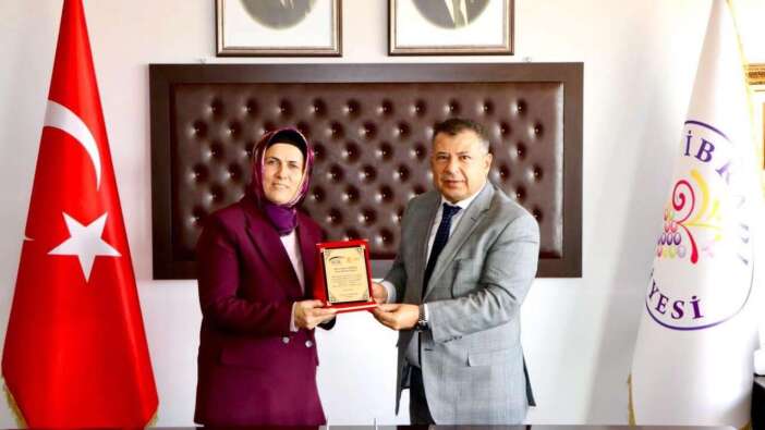 Antalya’nın SGK borcu olmayan tek belediyesine plaket