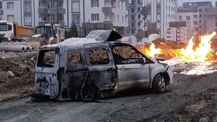 Hatay'da Doğalgaz Sızıntısı Alarmı: Araç Küle Döndü!
