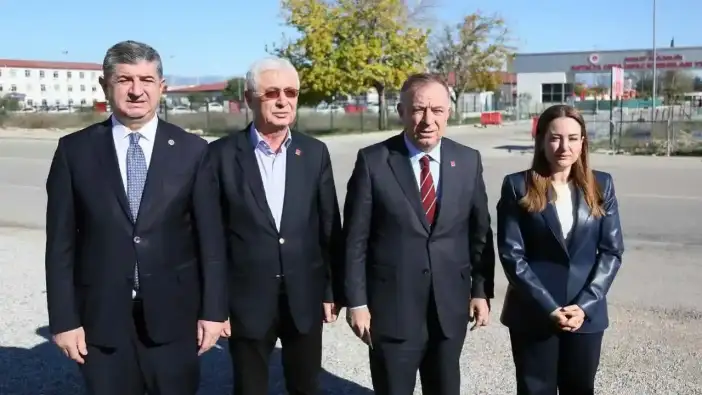 CHP’li Zeybek Antalya’da Böcek İçin Çağrı Yaptı!