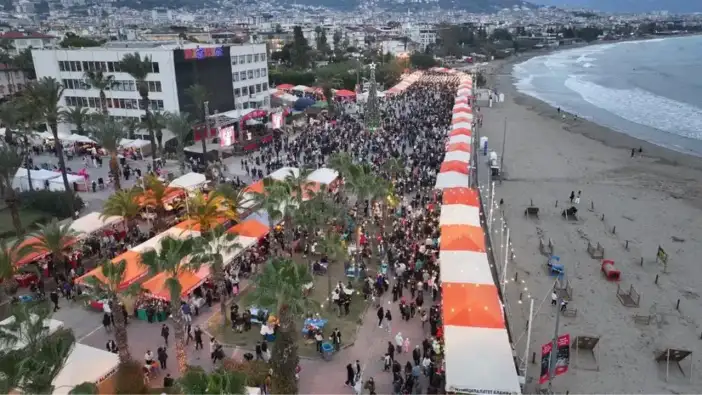 Alanya Noel Pazarı 15. Kez Kapılarını Açıyor: Sattas ve Işıl Ayman'dan Konserler
