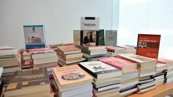 Akdeniz Üniversitesi'nde Bilgi Raflardan Taştı!